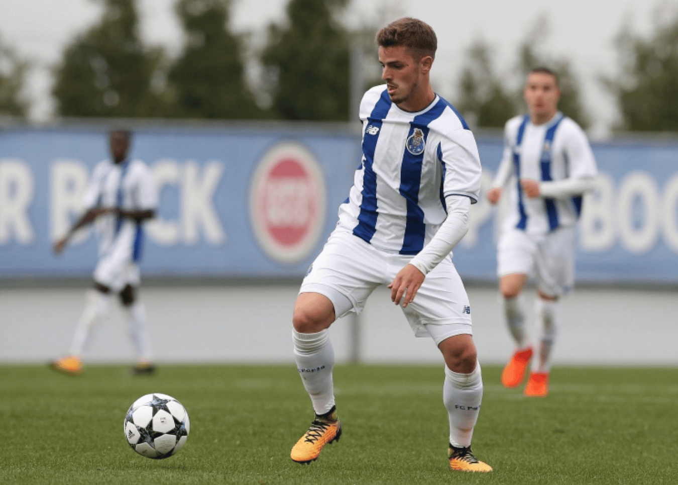 球盟会官方网站-波尔图对尤文